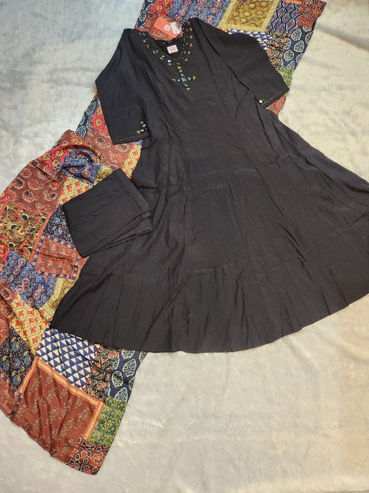 Embroidered Black kurta set